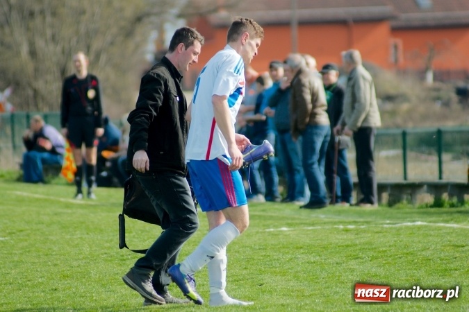 Zdjęcie w galerii na portalu naszraciborz.pl: Błażej Dzierżawa uratował remis dla Brzezia. Rachunki pozostały niewyrównane wiadomości z regionu
