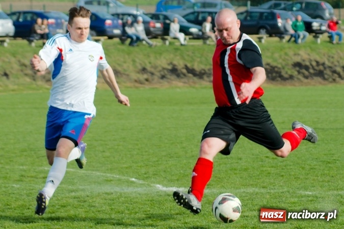 Zdjęcie w galerii na portalu naszraciborz.pl: Błażej Dzierżawa uratował remis dla Brzezia. Rachunki pozostały niewyrównane wiadomości z regionu