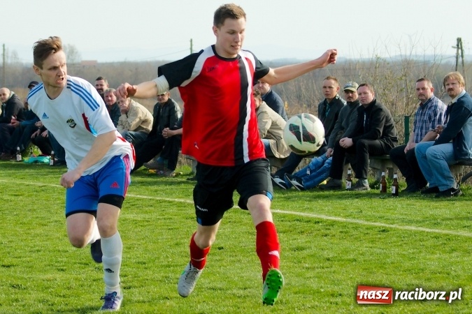 Zdjęcie w galerii na portalu naszraciborz.pl: Błażej Dzierżawa uratował remis dla Brzezia. Rachunki pozostały niewyrównane wiadomości z regionu