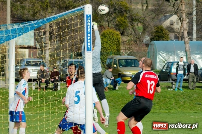 Zdjęcie w galerii na portalu naszraciborz.pl: Błażej Dzierżawa uratował remis dla Brzezia. Rachunki pozostały niewyrównane wiadomości z regionu
