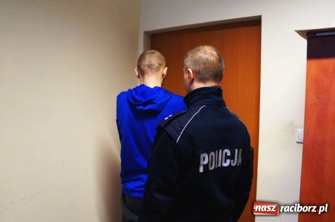 Zdjęcie w galerii na portalu naszraciborz.pl: 1500 działek amfetaminy w jednym z raciborskich mieszkań. Policja zatrzymała dilera wiadomości z regionu