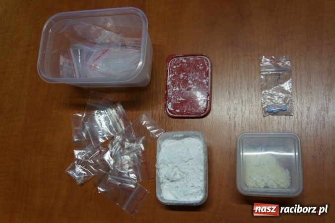 Zdjęcie w galerii na portalu naszraciborz.pl: 1500 działek amfetaminy w jednym z raciborskich mieszkań. Policja zatrzymała dilera wiadomości z regionu