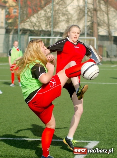 Zdjęcie w galerii na portalu naszraciborz.pl: Kolejna odsłona Coca-Cola Cup przy Kasprowicza. Grały dziewczyny z gimnazjum. Zespół szkół z Pietrowic Wielkich najlepszy wiadomości z regionu