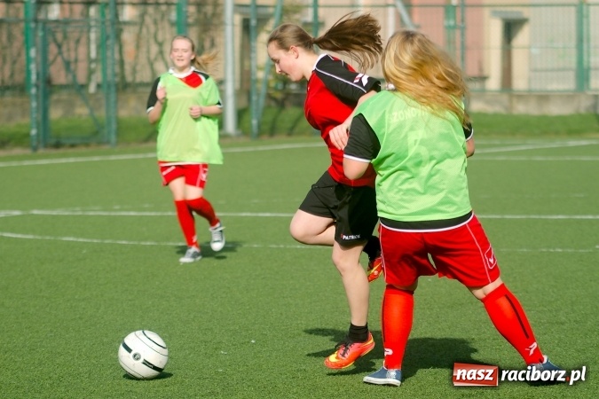 Zdjęcie w galerii na portalu naszraciborz.pl: Kolejna odsłona Coca-Cola Cup przy Kasprowicza. Grały dziewczyny z gimnazjum. Zespół szkół z Pietrowic Wielkich najlepszy wiadomości z regionu