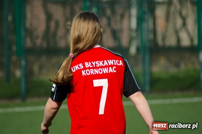 Zdjęcie w galerii na portalu naszraciborz.pl: Kolejna odsłona Coca-Cola Cup przy Kasprowicza. Grały dziewczyny z gimnazjum. Zespół szkół z Pietrowic Wielkich najlepszy wiadomości z regionu