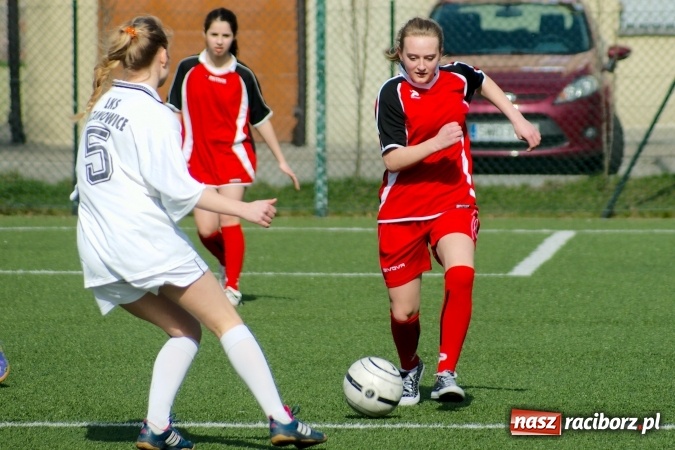 Zdjęcie w galerii na portalu naszraciborz.pl: Kolejna odsłona Coca-Cola Cup przy Kasprowicza. Grały dziewczyny z gimnazjum. Zespół szkół z Pietrowic Wielkich najlepszy wiadomości z regionu