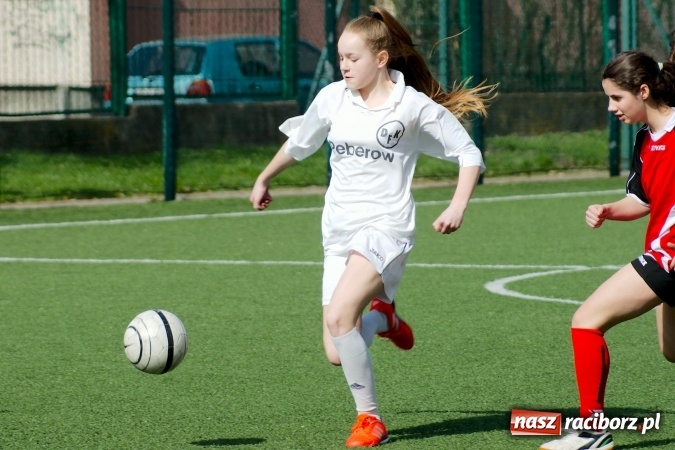 Zdjęcie w galerii na portalu naszraciborz.pl: Kolejna odsłona Coca-Cola Cup przy Kasprowicza. Grały dziewczyny z gimnazjum. Zespół szkół z Pietrowic Wielkich najlepszy wiadomości z regionu