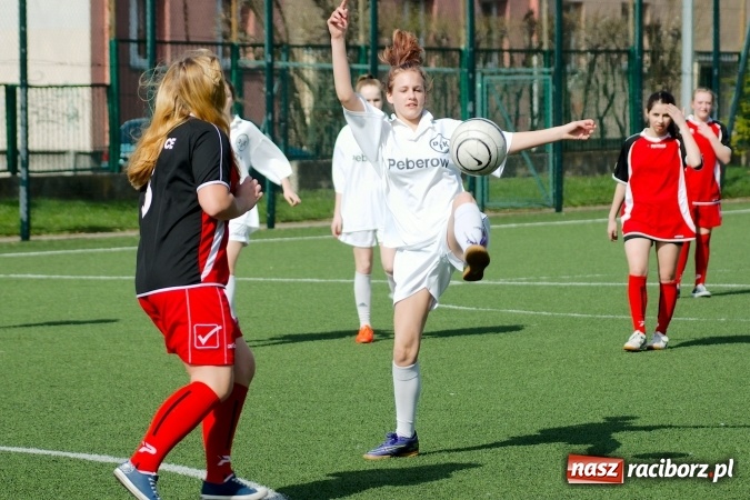Zdjęcie w galerii na portalu naszraciborz.pl: Kolejna odsłona Coca-Cola Cup przy Kasprowicza. Grały dziewczyny z gimnazjum. Zespół szkół z Pietrowic Wielkich najlepszy wiadomości z regionu