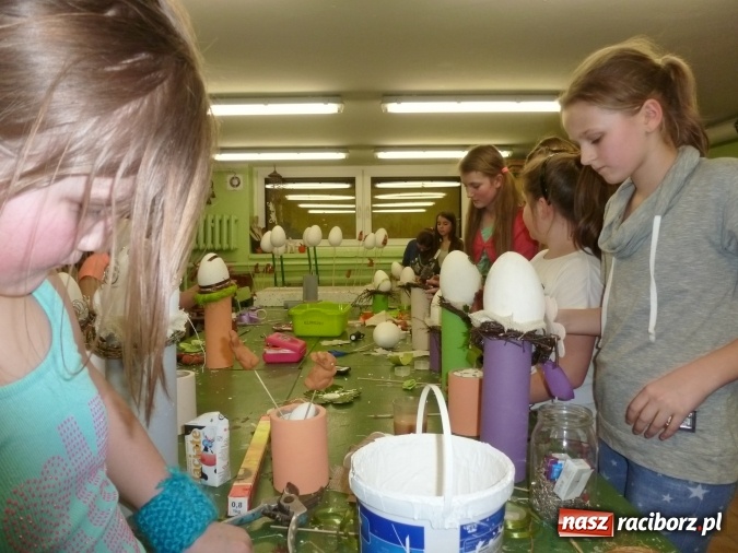 Zdjęcie w galerii na portalu naszraciborz.pl: W Borucinie odbyły się nocne warsztaty plastyczne wiadomości z regionu