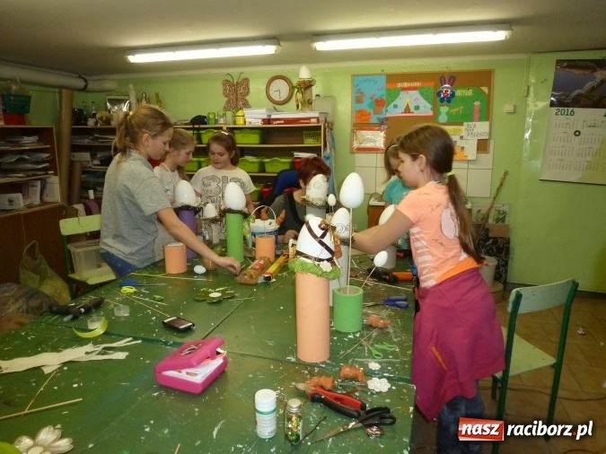Zdjęcie w galerii na portalu naszraciborz.pl: W Borucinie odbyły się nocne warsztaty plastyczne wiadomości z regionu