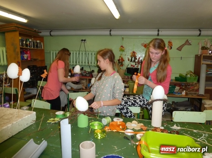 Zdjęcie w galerii na portalu naszraciborz.pl: W Borucinie odbyły się nocne warsztaty plastyczne wiadomości z regionu