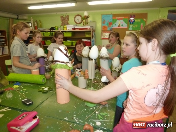Zdjęcie w galerii na portalu naszraciborz.pl: W Borucinie odbyły się nocne warsztaty plastyczne wiadomości z regionu