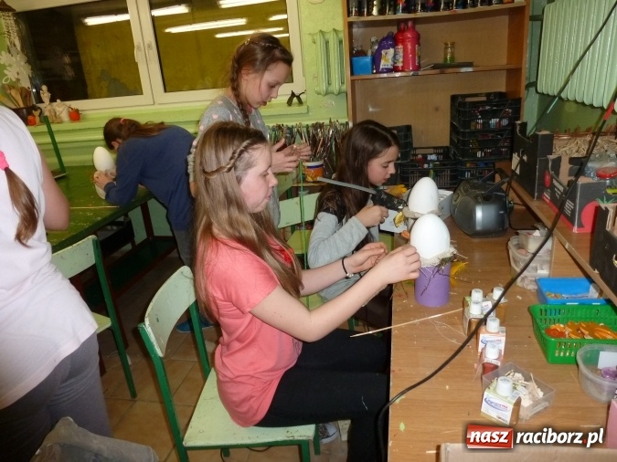 Zdjęcie w galerii na portalu naszraciborz.pl: W Borucinie odbyły się nocne warsztaty plastyczne wiadomości z regionu