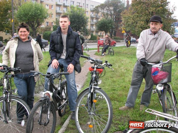 Zdjęcie w galerii na portalu naszraciborz.pl: Nie ma ścieżek, więc dalej PROTESTUJĄ wiadomości z regionu