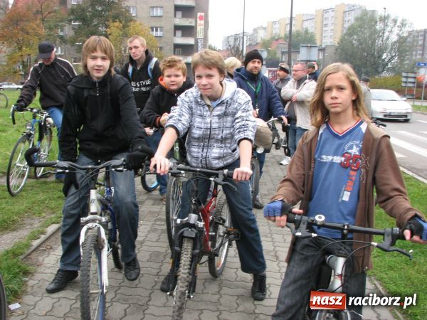 Zdjęcie w galerii na portalu naszraciborz.pl: Nie ma ścieżek, więc dalej PROTESTUJĄ wiadomości z regionu