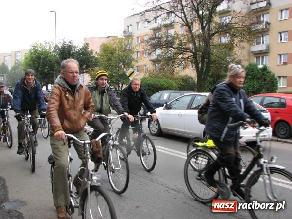 Zdjęcie w galerii na portalu naszraciborz.pl: Nie ma ścieżek, więc dalej PROTESTUJĄ wiadomości z regionu