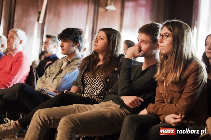 Zdjęcie w galerii na portalu naszraciborz.pl: Francuska młodzież z wizytą w Raciborzu wiadomości z regionu