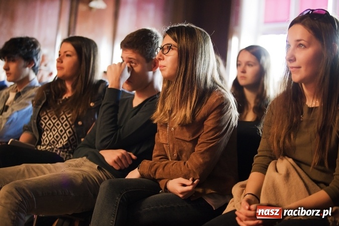 Zdjęcie w galerii na portalu naszraciborz.pl: Francuska młodzież z wizytą w Raciborzu wiadomości z regionu