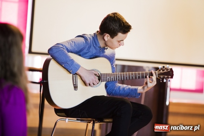 Zdjęcie w galerii na portalu naszraciborz.pl: Francuska młodzież z wizytą w Raciborzu wiadomości z regionu