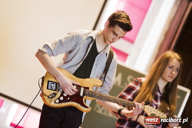 Zdjęcie w galerii na portalu naszraciborz.pl: Francuska młodzież z wizytą w Raciborzu wiadomości z regionu