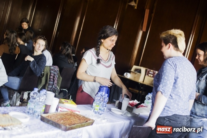 Zdjęcie w galerii na portalu naszraciborz.pl: Francuska młodzież z wizytą w Raciborzu wiadomości z regionu