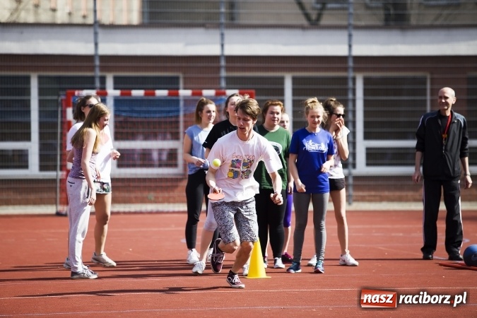 Zdjęcie w galerii na portalu naszraciborz.pl: Francuska młodzież z wizytą w Raciborzu wiadomości z regionu