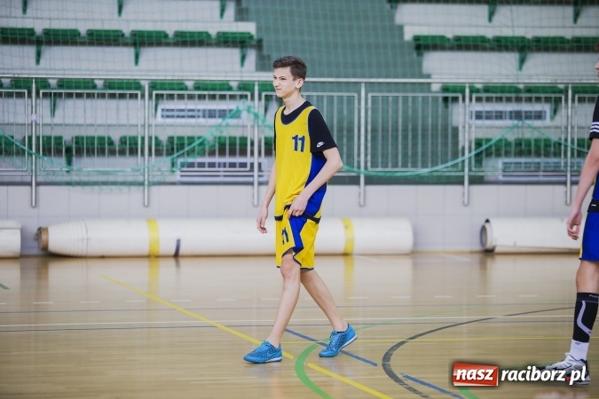 Zdjęcie w galerii na portalu naszraciborz.pl: Finały Miejskich Rozgrywek Koszykówki Chłopców Szkół Gimnazjalnych wiadomości z regionu