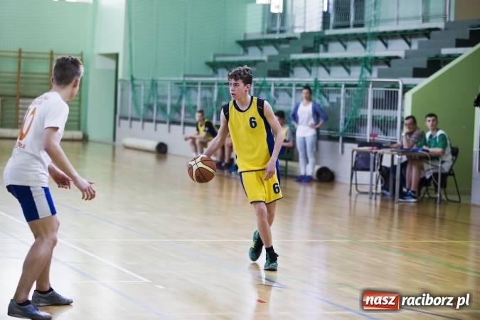 Zdjęcie w galerii na portalu naszraciborz.pl: Finały Miejskich Rozgrywek Koszykówki Chłopców Szkół Gimnazjalnych wiadomości z regionu