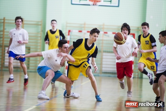 Zdjęcie w galerii na portalu naszraciborz.pl: Finały Miejskich Rozgrywek Koszykówki Chłopców Szkół Gimnazjalnych wiadomości z regionu
