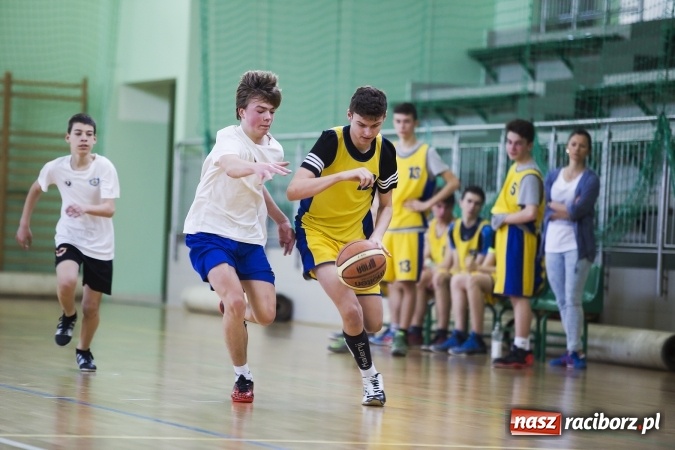 Zdjęcie w galerii na portalu naszraciborz.pl: Finały Miejskich Rozgrywek Koszykówki Chłopców Szkół Gimnazjalnych wiadomości z regionu