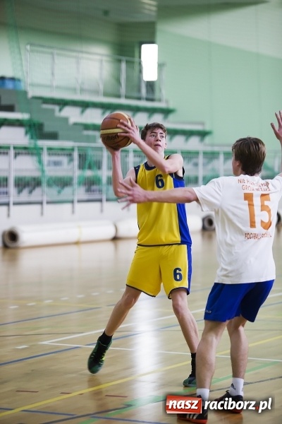 Zdjęcie w galerii na portalu naszraciborz.pl: Finały Miejskich Rozgrywek Koszykówki Chłopców Szkół Gimnazjalnych wiadomości z regionu