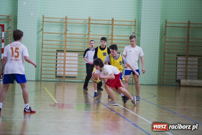 Zdjęcie w galerii na portalu naszraciborz.pl: Finały Miejskich Rozgrywek Koszykówki Chłopców Szkół Gimnazjalnych wiadomości z regionu