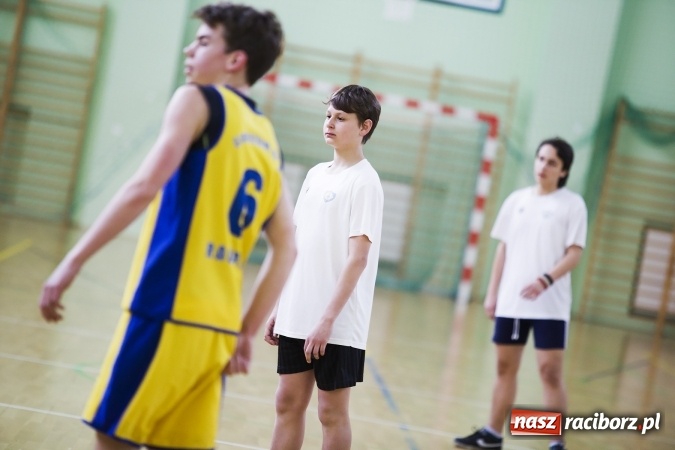 Zdjęcie w galerii na portalu naszraciborz.pl: Finały Miejskich Rozgrywek Koszykówki Chłopców Szkół Gimnazjalnych wiadomości z regionu