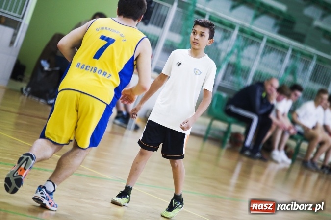 Zdjęcie w galerii na portalu naszraciborz.pl: Finały Miejskich Rozgrywek Koszykówki Chłopców Szkół Gimnazjalnych wiadomości z regionu