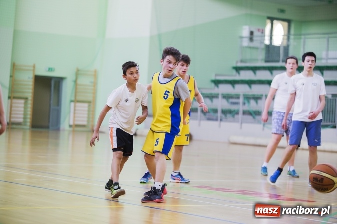 Zdjęcie w galerii na portalu naszraciborz.pl: Finały Miejskich Rozgrywek Koszykówki Chłopców Szkół Gimnazjalnych wiadomości z regionu