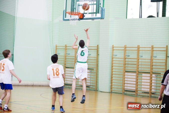 Zdjęcie w galerii na portalu naszraciborz.pl: Finały Miejskich Rozgrywek Koszykówki Chłopców Szkół Gimnazjalnych wiadomości z regionu