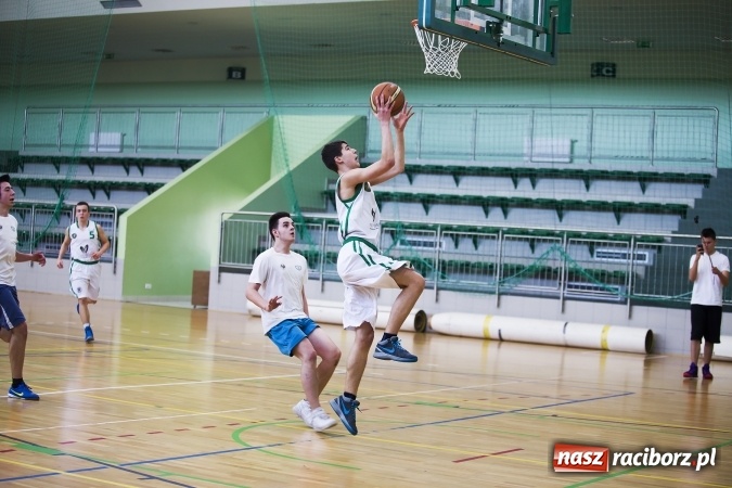 Zdjęcie w galerii na portalu naszraciborz.pl: Finały Miejskich Rozgrywek Koszykówki Chłopców Szkół Gimnazjalnych wiadomości z regionu