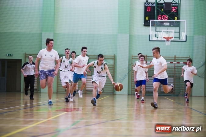Zdjęcie w galerii na portalu naszraciborz.pl: Finały Miejskich Rozgrywek Koszykówki Chłopców Szkół Gimnazjalnych wiadomości z regionu