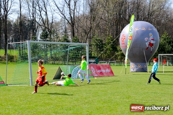 Zdjęcie w galerii na portalu naszraciborz.pl: UKS Waleczni Nędza na Pucharze Tymbarku. Ajaks Częstochowa lepszy w ćwierćfinale wiadomości z regionu