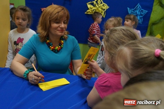 Zdjęcie w galerii na portalu naszraciborz.pl: Pisarka Wioletta Piasecka była gościem biblioteki w Nędzy wiadomości z regionu