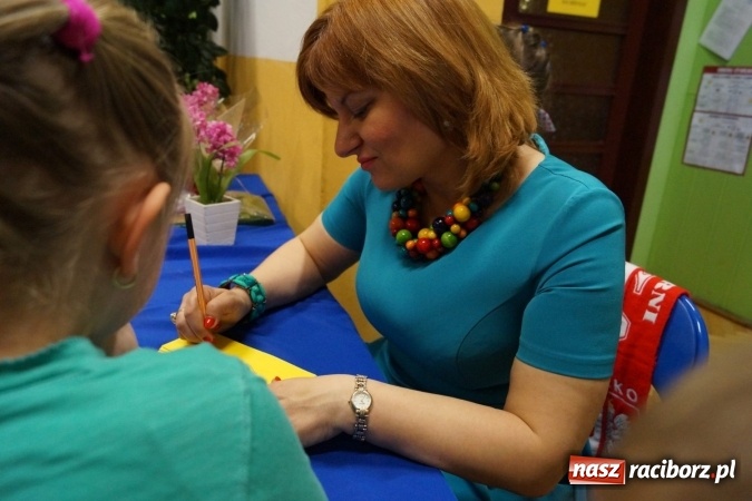 Zdjęcie w galerii na portalu naszraciborz.pl: Pisarka Wioletta Piasecka była gościem biblioteki w Nędzy wiadomości z regionu