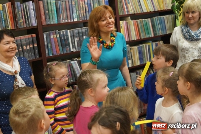 Zdjęcie w galerii na portalu naszraciborz.pl: Pisarka Wioletta Piasecka była gościem biblioteki w Nędzy wiadomości z regionu