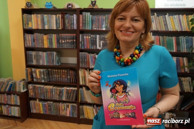 Zdjęcie w galerii na portalu naszraciborz.pl: Pisarka Wioletta Piasecka była gościem biblioteki w Nędzy wiadomości z regionu