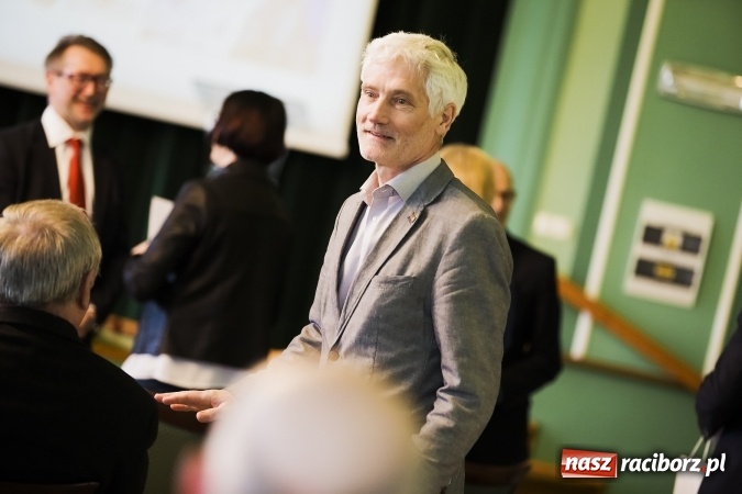 Zdjęcie w galerii na portalu naszraciborz.pl: Trzeba eliminować urzędniczą zarazę, czyli o budowaniu konkurencyjności miasta na I Forum Gospodarczym w Raciborzu wiadomości z regionu