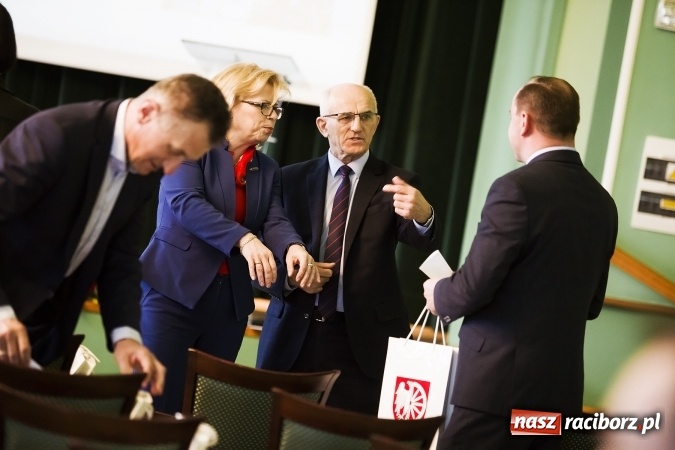 Zdjęcie w galerii na portalu naszraciborz.pl: Trzeba eliminować urzędniczą zarazę, czyli o budowaniu konkurencyjności miasta na I Forum Gospodarczym w Raciborzu wiadomości z regionu