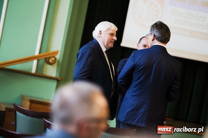 Zdjęcie w galerii na portalu naszraciborz.pl: Trzeba eliminować urzędniczą zarazę, czyli o budowaniu konkurencyjności miasta na I Forum Gospodarczym w Raciborzu wiadomości z regionu