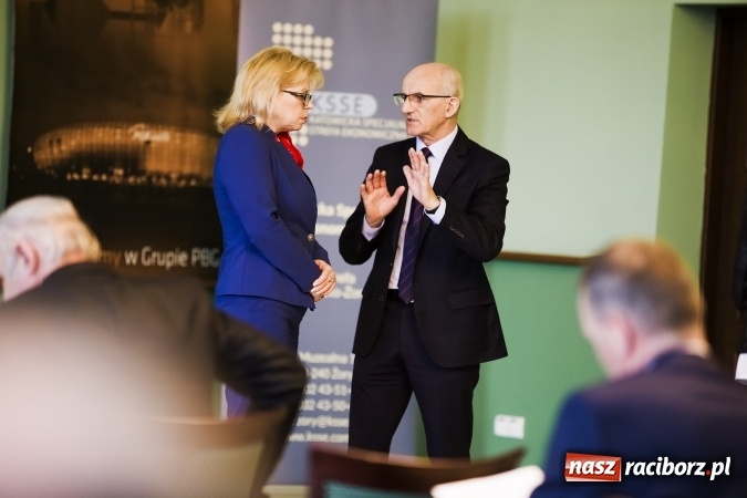 Zdjęcie w galerii na portalu naszraciborz.pl: Trzeba eliminować urzędniczą zarazę, czyli o budowaniu konkurencyjności miasta na I Forum Gospodarczym w Raciborzu wiadomości z regionu