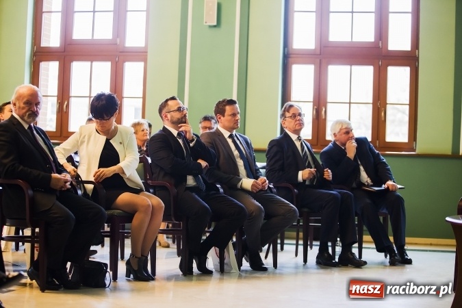 Zdjęcie w galerii na portalu naszraciborz.pl: Trzeba eliminować urzędniczą zarazę, czyli o budowaniu konkurencyjności miasta na I Forum Gospodarczym w Raciborzu wiadomości z regionu