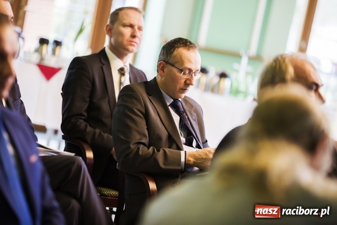 Zdjęcie w galerii na portalu naszraciborz.pl: Trzeba eliminować urzędniczą zarazę, czyli o budowaniu konkurencyjności miasta na I Forum Gospodarczym w Raciborzu wiadomości z regionu