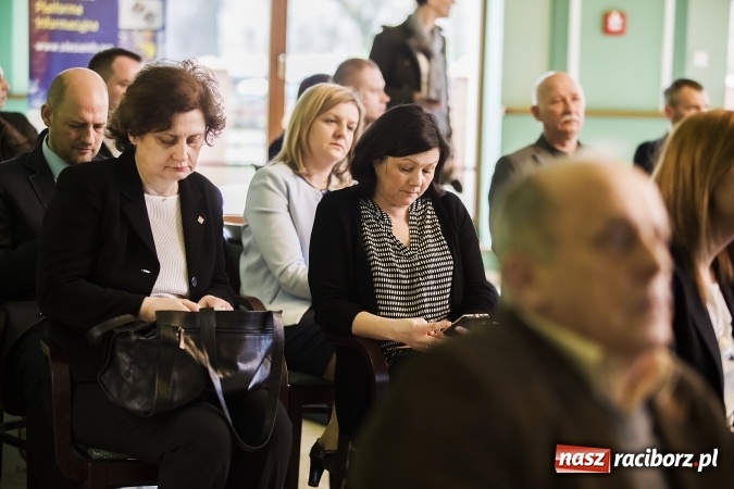 Zdjęcie w galerii na portalu naszraciborz.pl: Trzeba eliminować urzędniczą zarazę, czyli o budowaniu konkurencyjności miasta na I Forum Gospodarczym w Raciborzu wiadomości z regionu